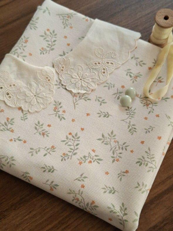 مخمل کبریتی طرح شاخه سبز و گل نارنجی