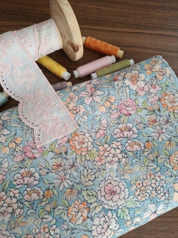 مخمل کبریتی گلدار زمینه سبز آبی